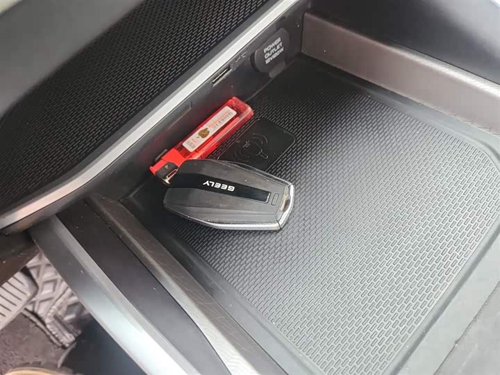 Фото 9 - Geely Emgrand