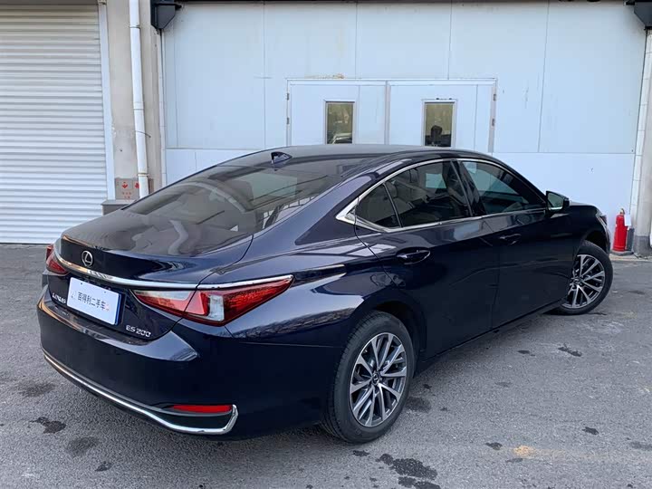 Фото 5 - Lexus ES