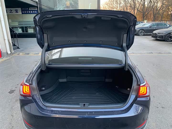 Фото 6 - Lexus ES