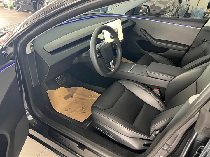 Фото 4 - Tesla Model 3