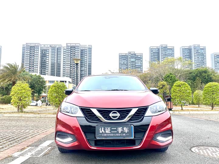 Фото 2 - Nissan Tiida