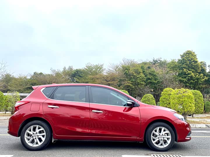 Фото 4 - Nissan Tiida