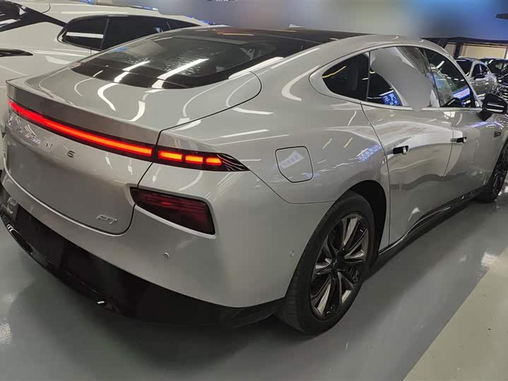 Фото 3 - XPeng P7