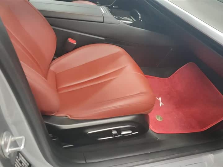 Фото 8 - XPeng P7