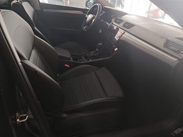 Фото 8 - Skoda Superb