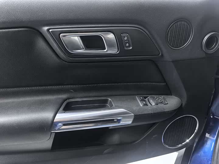 Фото 4 - Ford Mustang