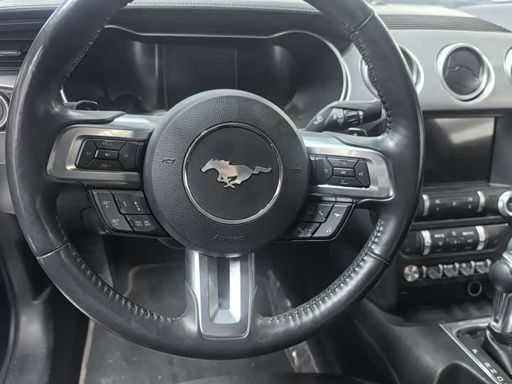 Фото 8 - Ford Mustang