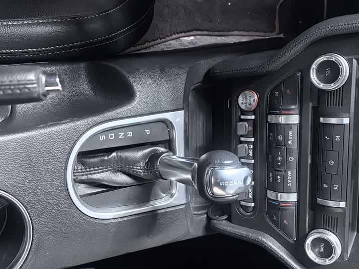 Фото 9 - Ford Mustang