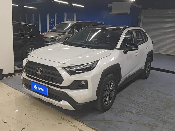 Фото 1 - Toyota RAV4