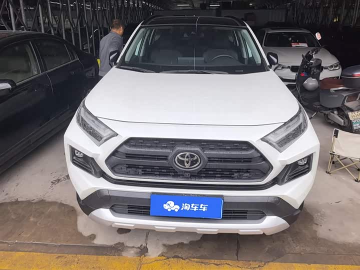 Фото 2 - Toyota RAV4