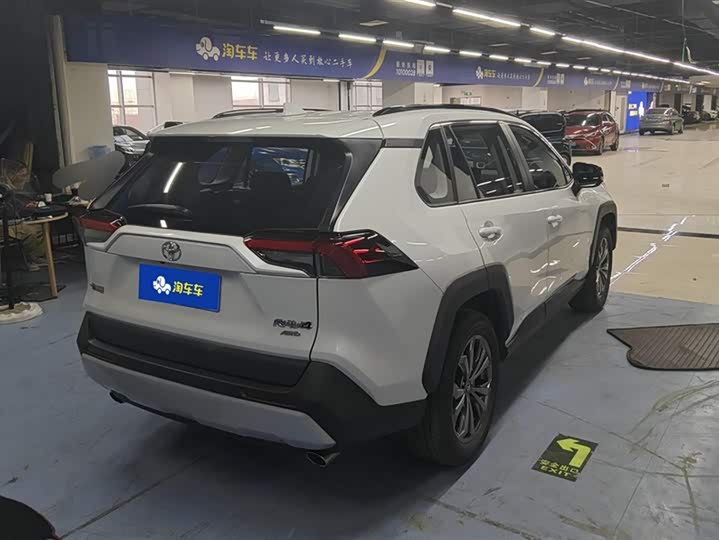 Фото 3 - Toyota RAV4