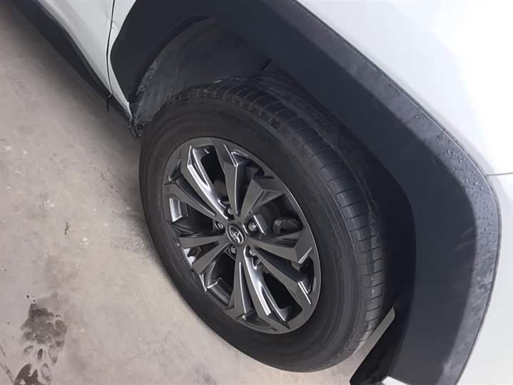 Фото 6 - Toyota RAV4