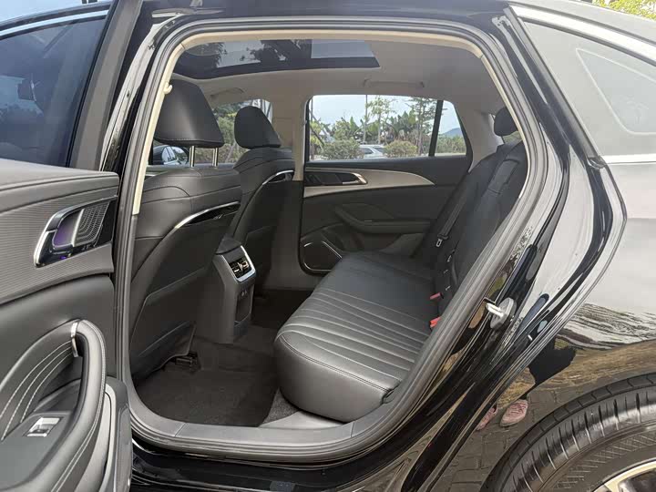 Фото 8 - Hongqi H5