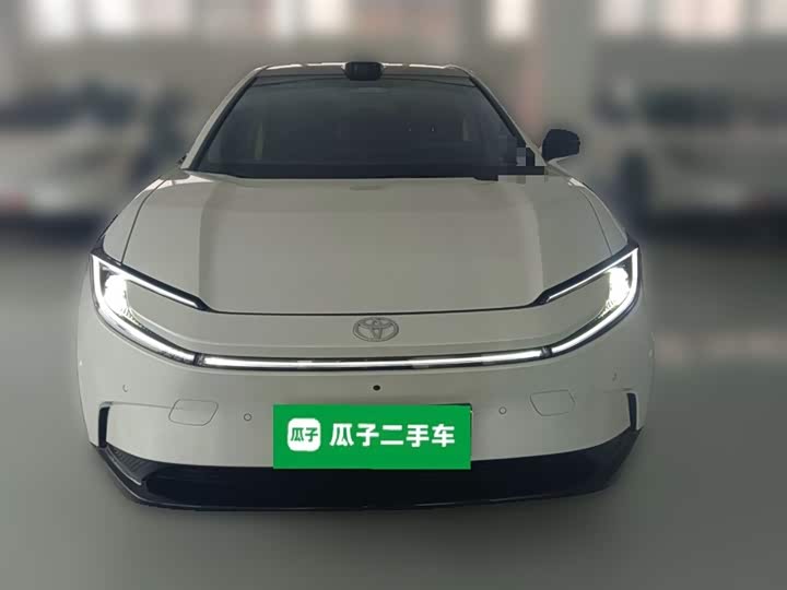 Фото 5 - Toyota bZ5