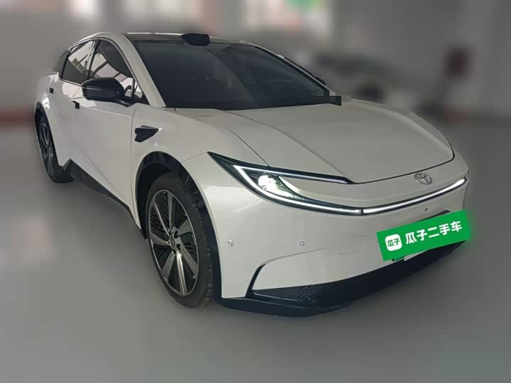 Фото 7 - Toyota bZ5