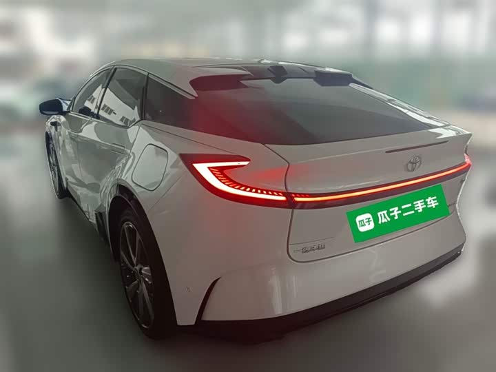 Фото 9 - Toyota bZ5