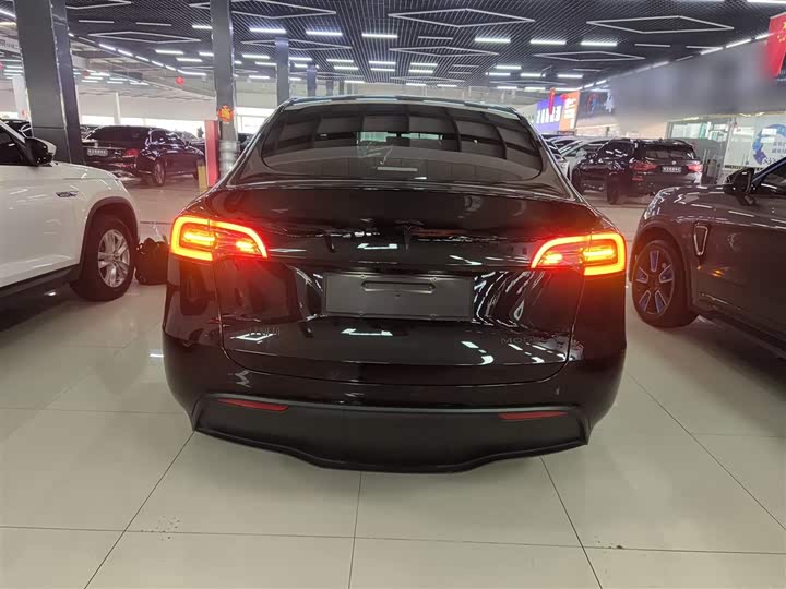 Фото 6 - Tesla Model Y