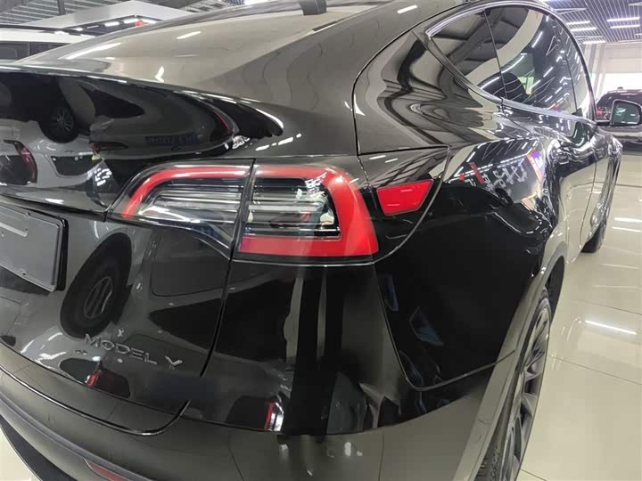 Фото 8 - Tesla Model Y