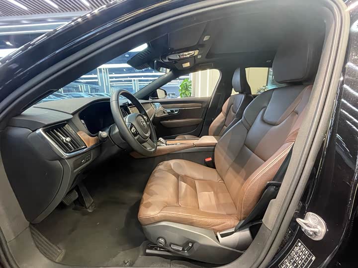 Фото 4 - Volvo S90