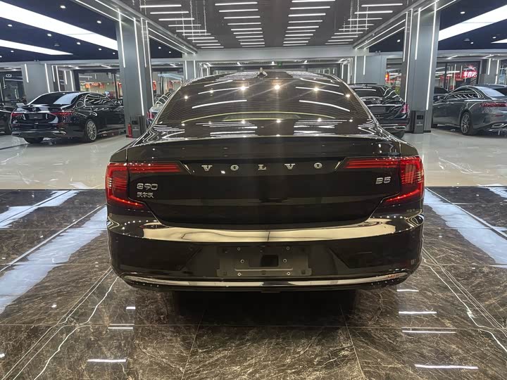 Фото 8 - Volvo S90