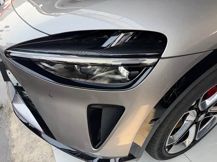 Фото 2 - Xiaomi YU7