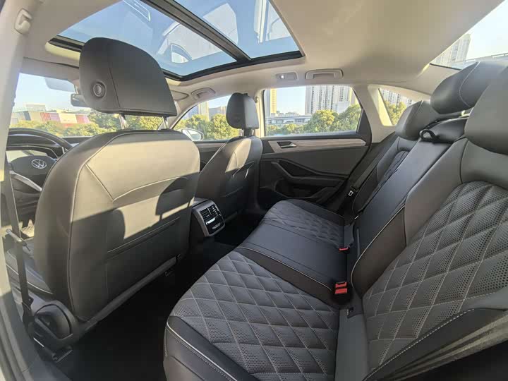 Фото 7 - Volkswagen Sagitar L