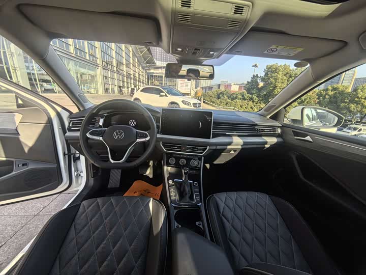 Фото 8 - Volkswagen Sagitar L