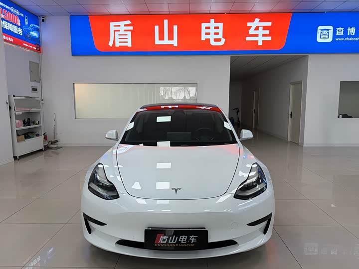 Фото 2 - Tesla Model 3