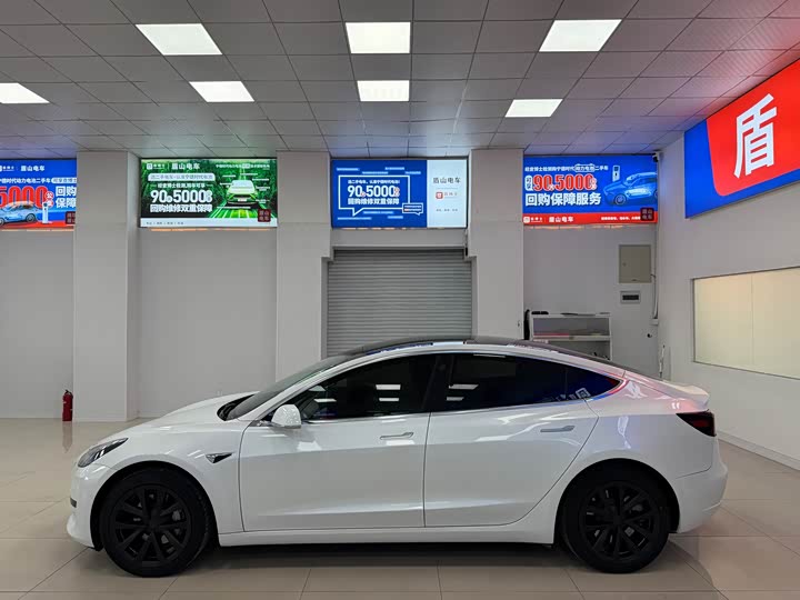 Фото 3 - Tesla Model 3