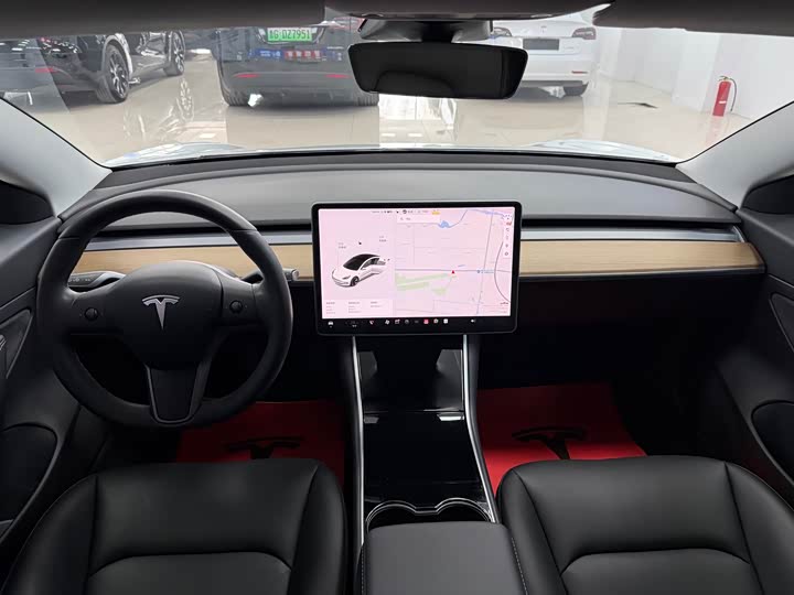 Фото 6 - Tesla Model 3