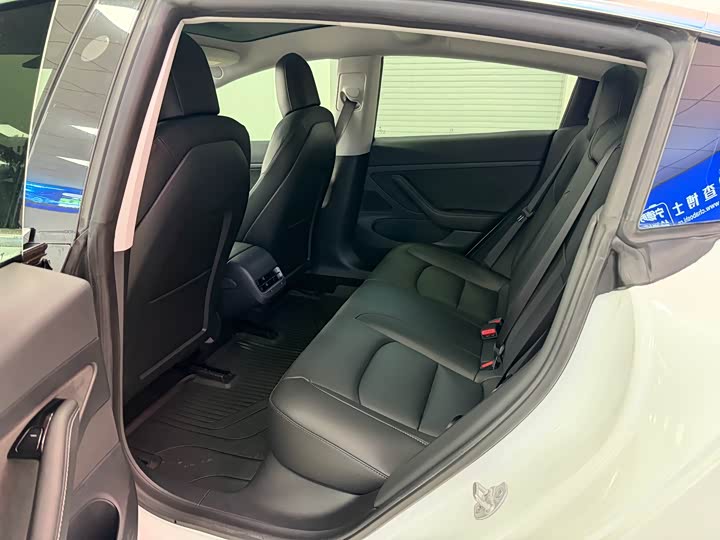 Фото 9 - Tesla Model 3