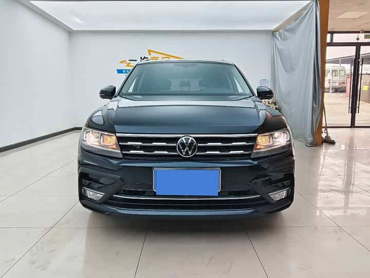 Фото 2 - Volkswagen Tiguan L Pro