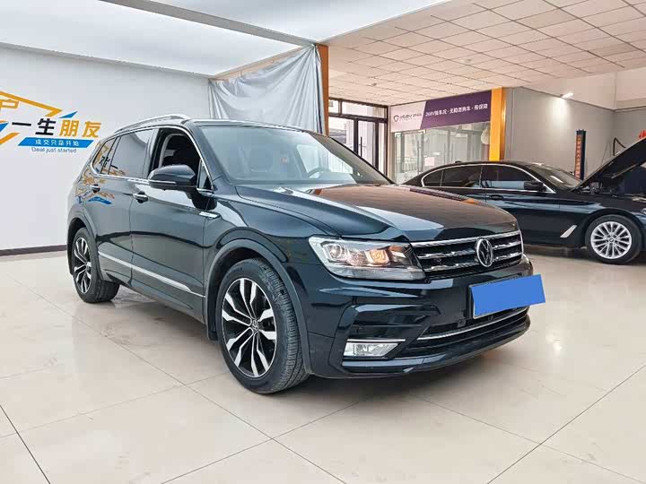 Фото 3 - Volkswagen Tiguan L Pro
