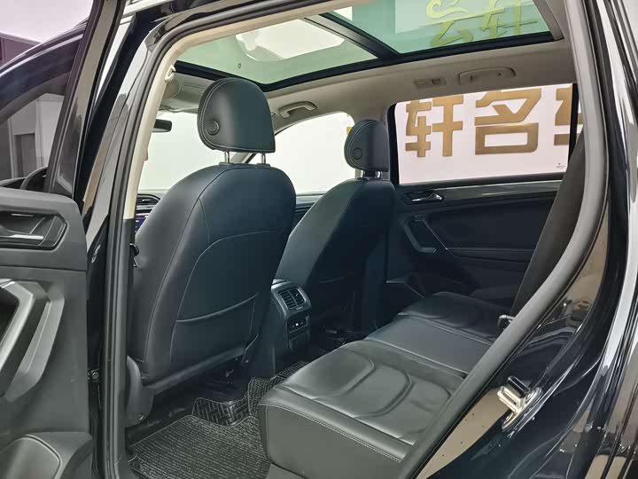 Фото 7 - Volkswagen Tiguan L Pro