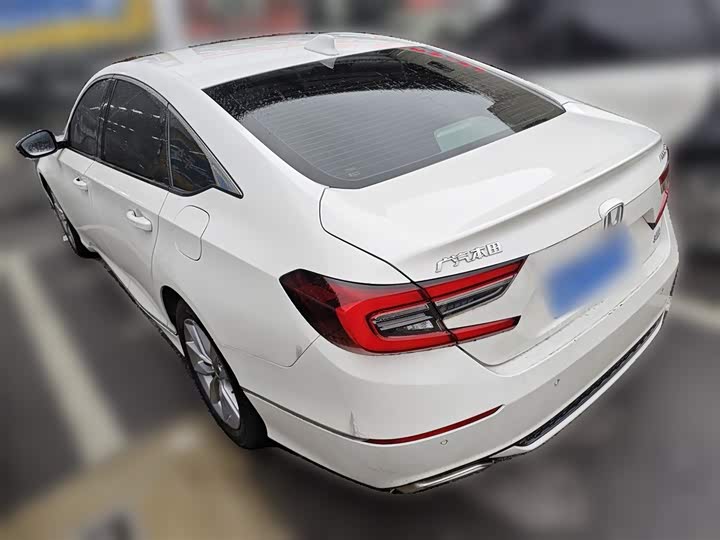 Фото 8 - Honda Accord