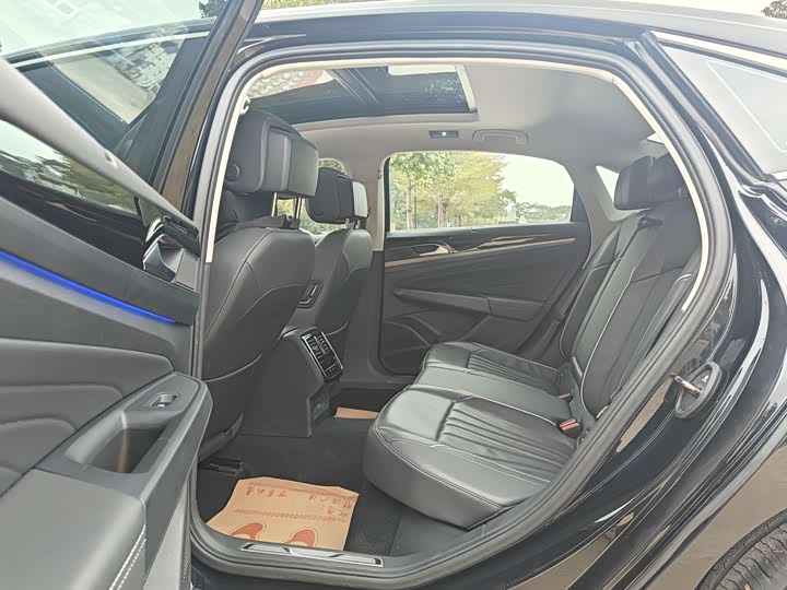 Фото 9 - Volkswagen Passat