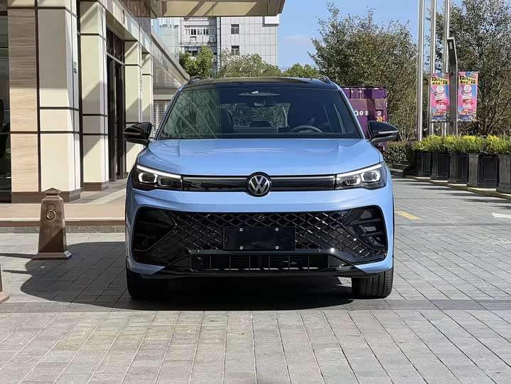 Фото 3 - Volkswagen Tiguan L Pro