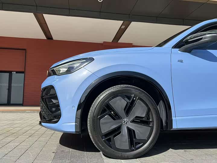 Фото 4 - Volkswagen Tiguan L Pro