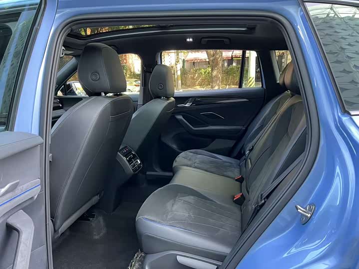 Фото 8 - Volkswagen Tiguan L Pro