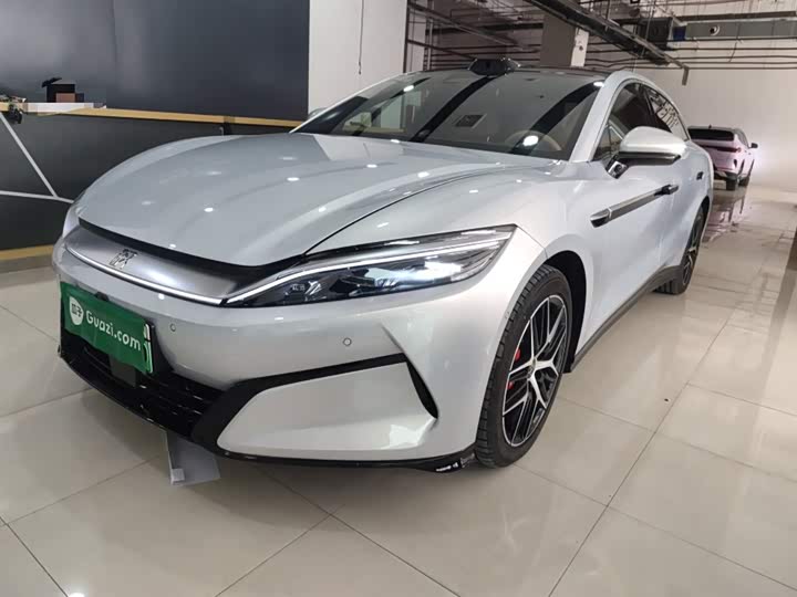 Фото 2 - BYD Han L