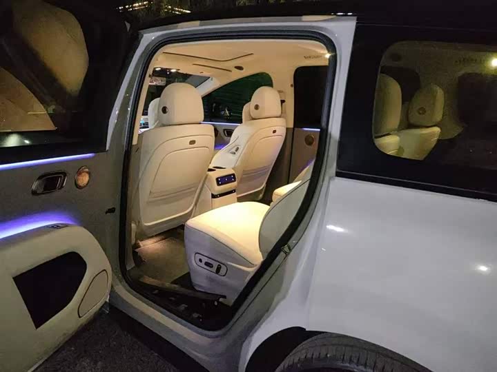 Фото 3 - LiXiang i8