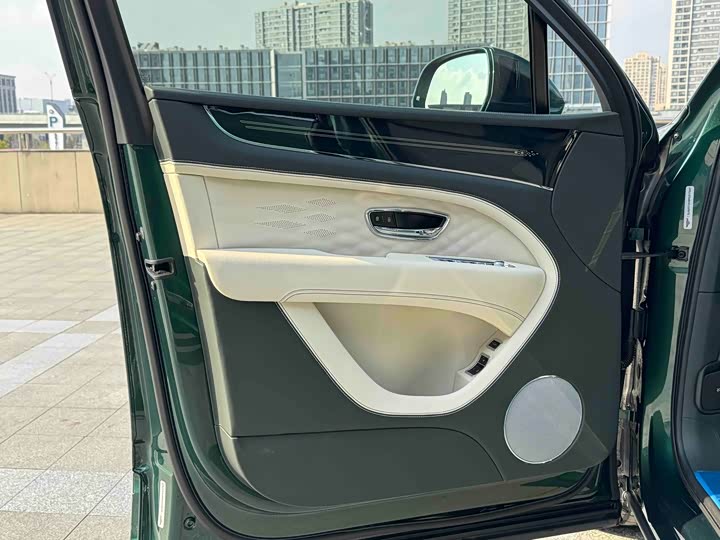 Фото 9 - Bentley Bentayga