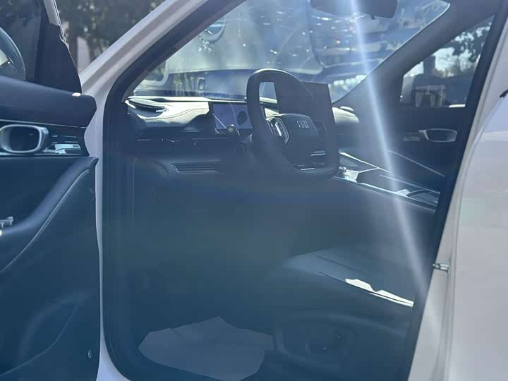 Фото 8 - Geely Galaxy E5