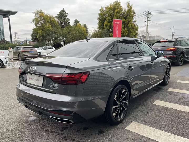 Фото 4 - Audi A4L