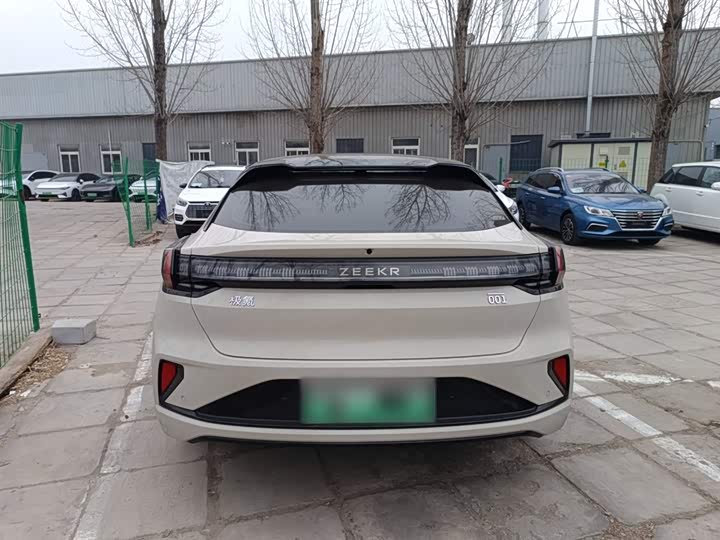 Фото 6 - Zeekr 001