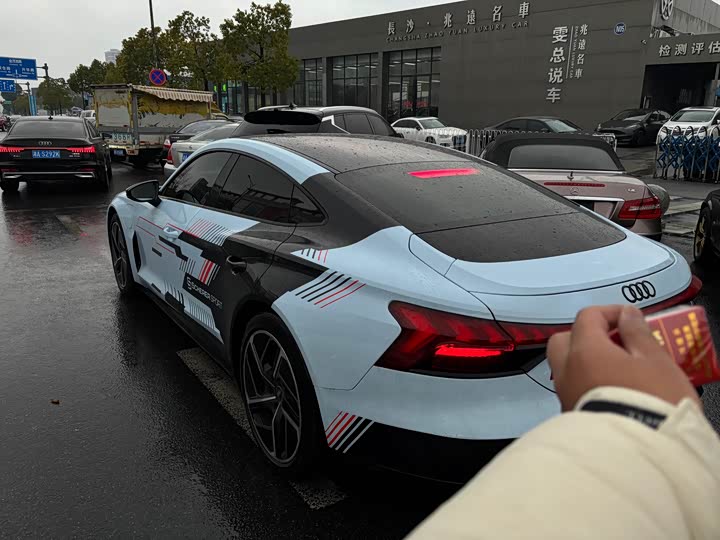 Фото 4 - Audi RS e-tron GT