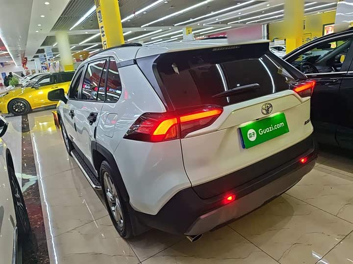 Фото 5 - Toyota RAV4