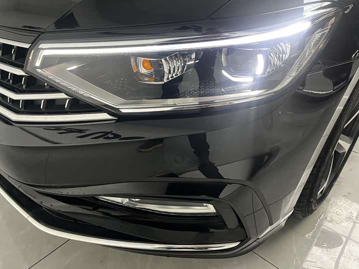 Фото 5 - Volkswagen Magotan