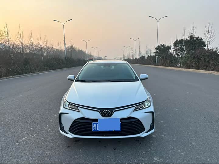 Фото 2 - Toyota Corolla