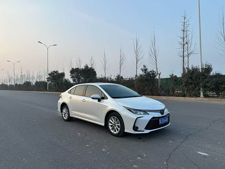 Фото 3 - Toyota Corolla